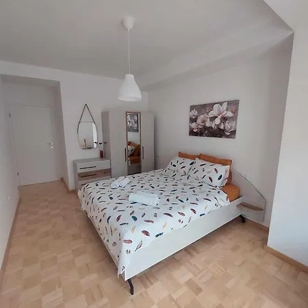 Apartment Dif 1 *